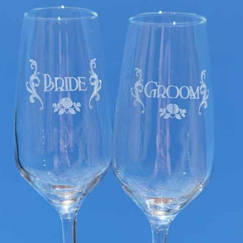 Bride & Groom Champagne Flutes 🥂